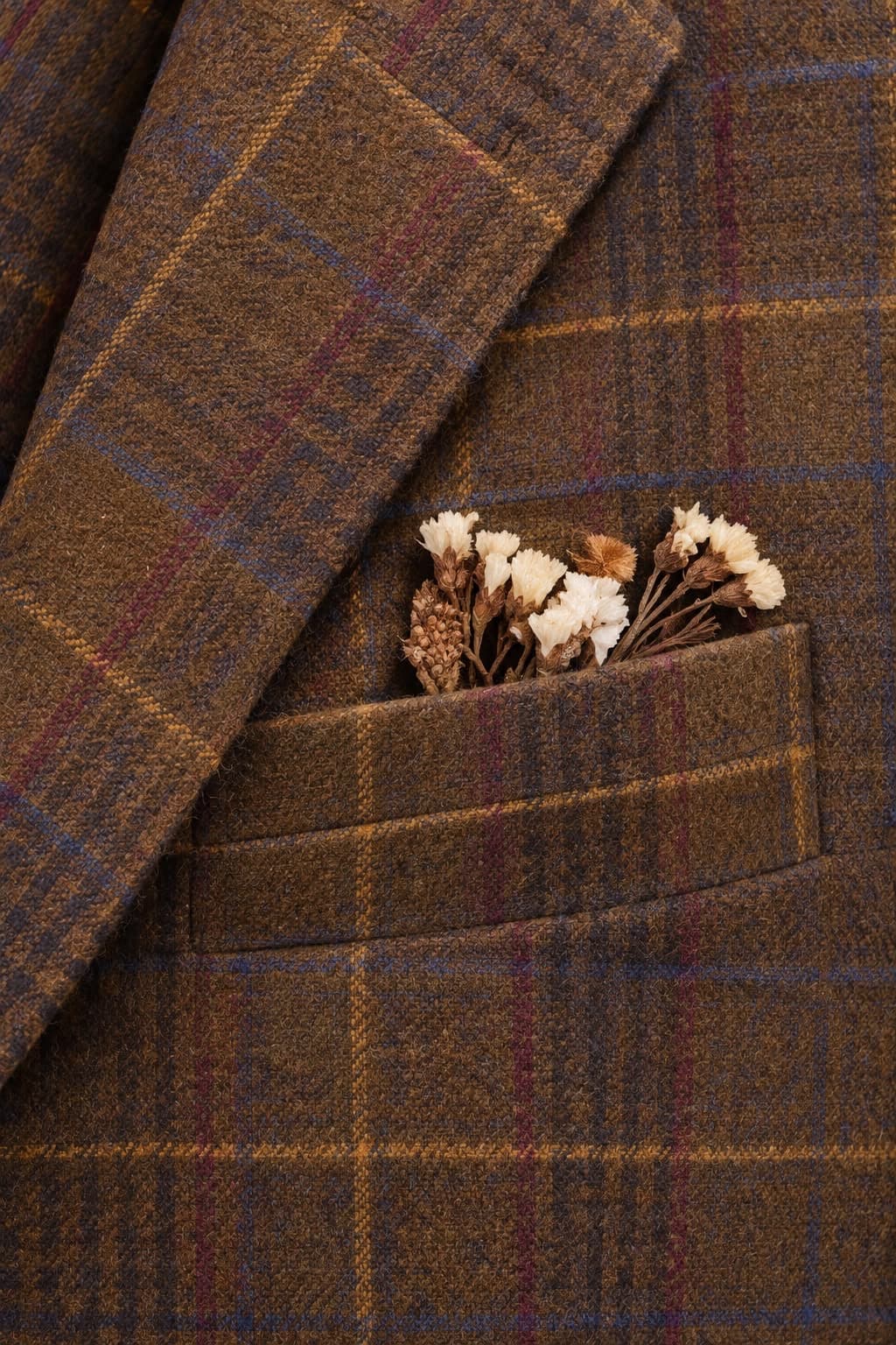Welt breast pocket and check detail