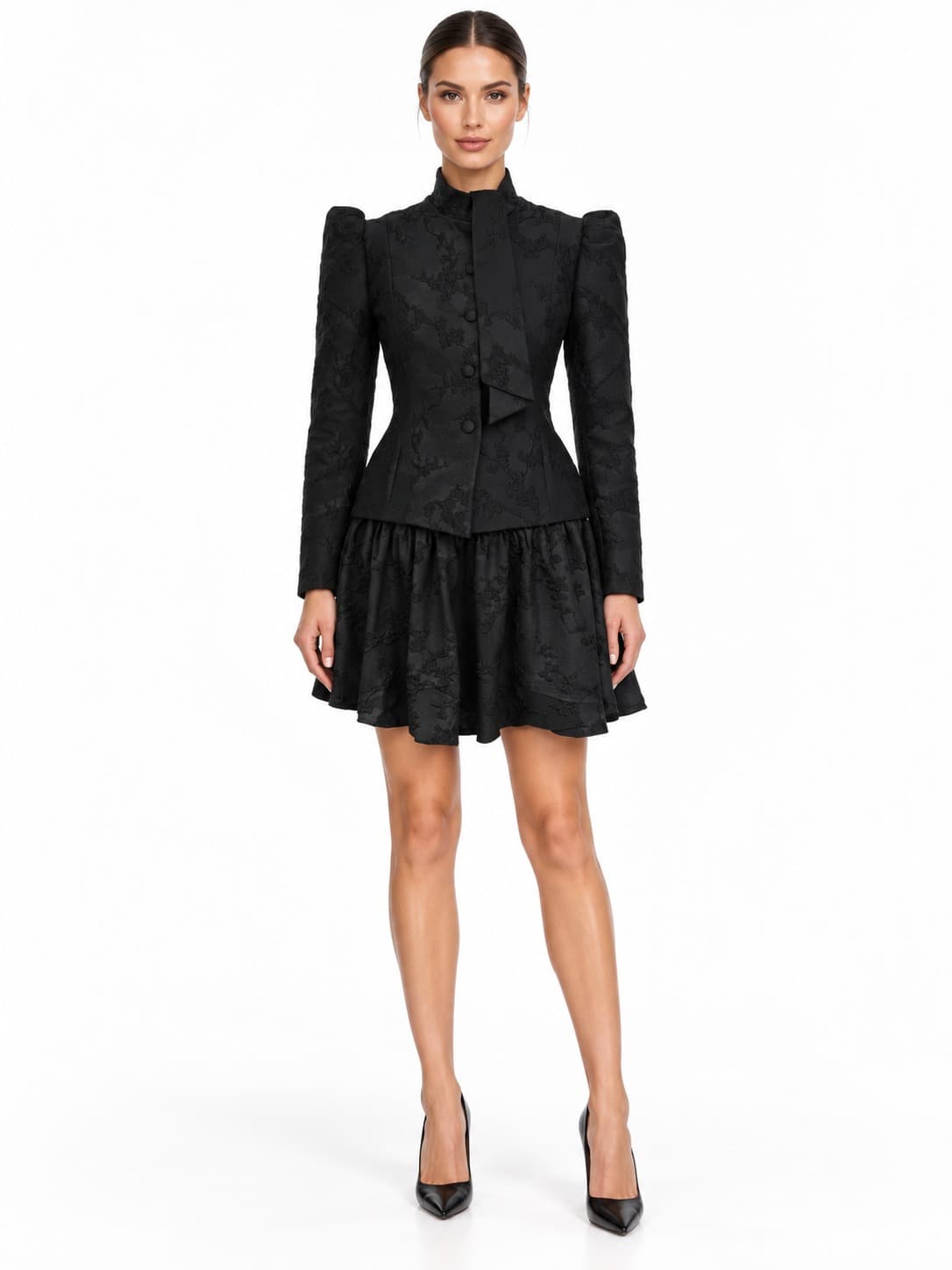 Brocart Noir Set worn, full length